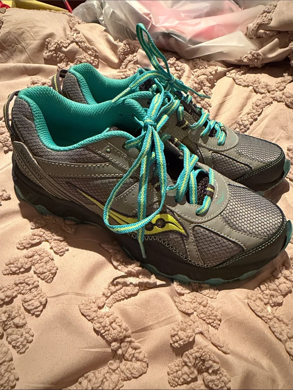 Saucony Women’s Gray & Teal Trail Running Shoes escape tr